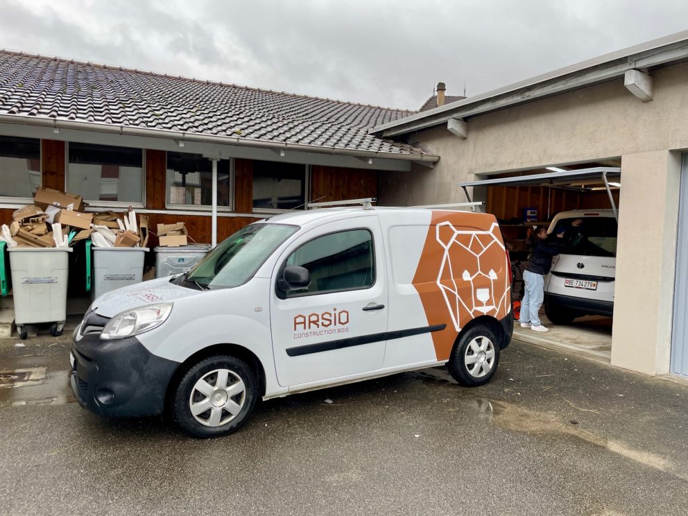 Véhicules personnalisés pour les charpentiers Arsio-10