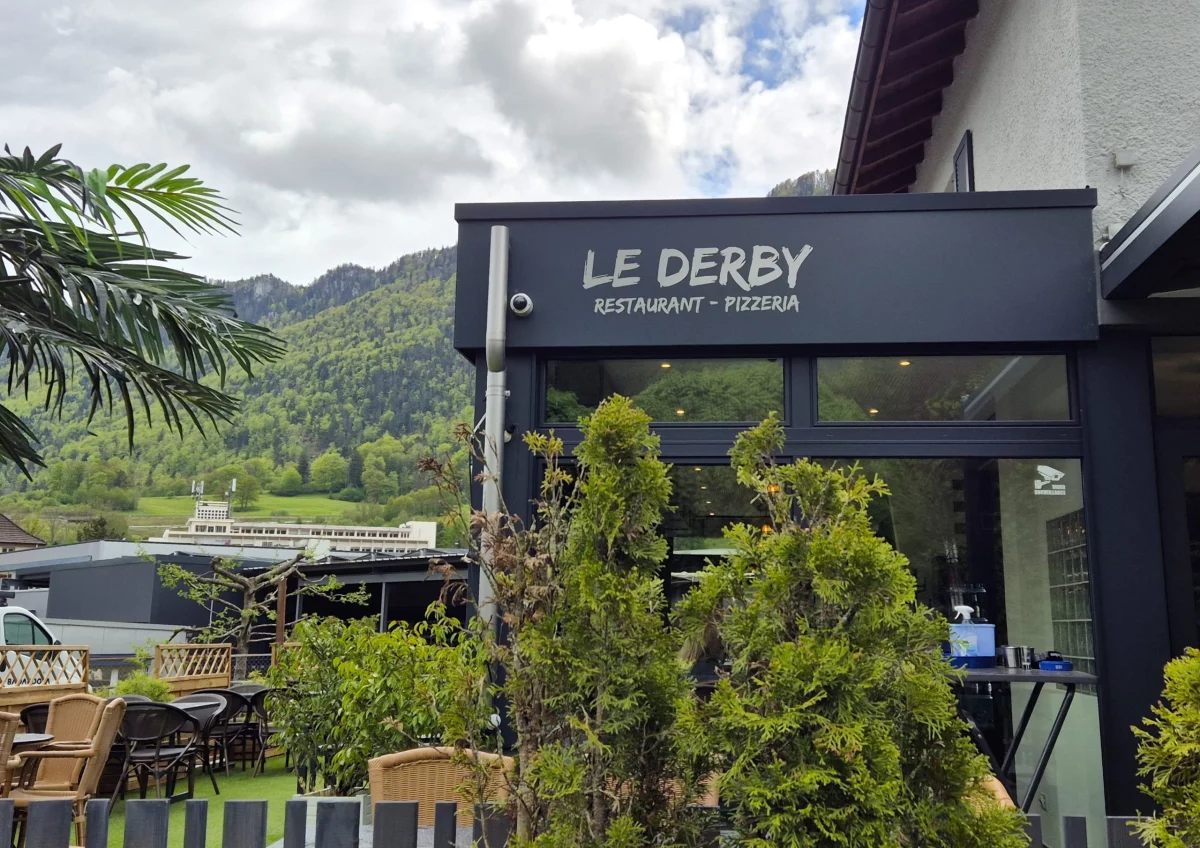 Habillage de façade pour le restaurant du Derby