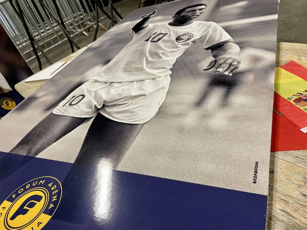 Emballage graphique et signalétique pour le Mondial 2022 au Forum de l'Arc-19