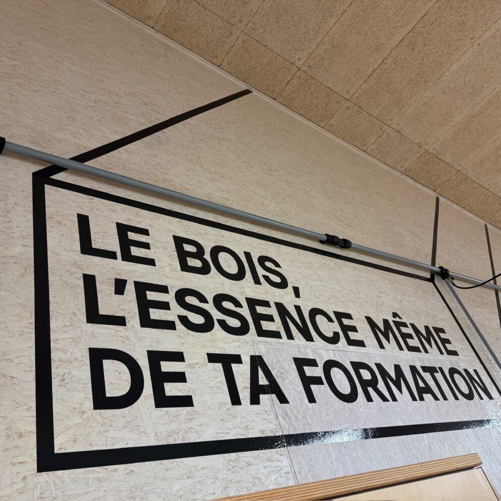Signalétique personnalisée pour l’Ecole Jurassienne du Bois-11