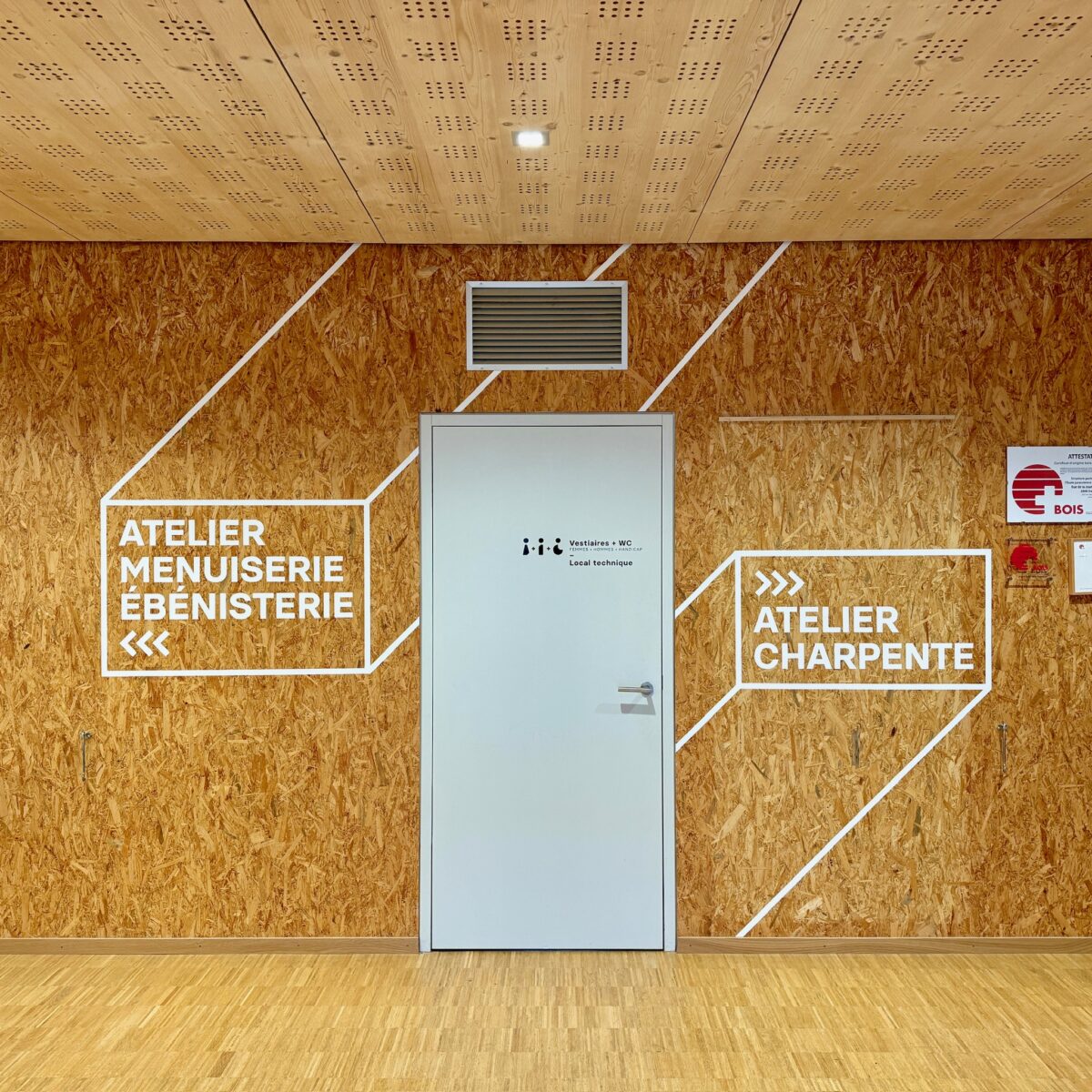 Signalétique personnalisée pour l’Ecole Jurassienne du Bois