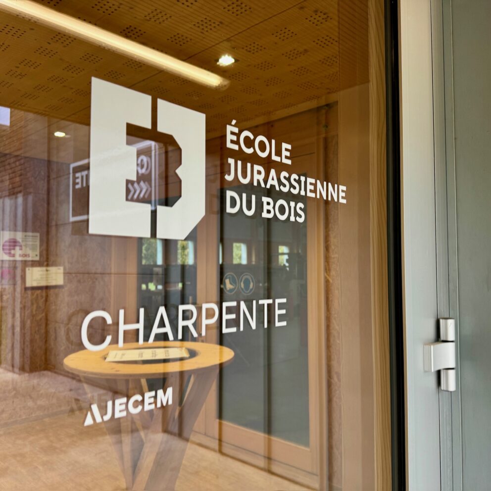 Signalétique personnalisée pour l’Ecole Jurassienne du Bois-9