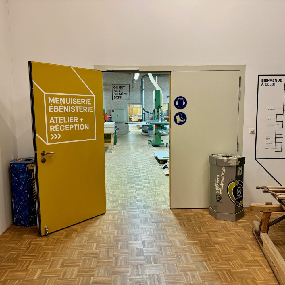 Signalétique personnalisée pour l’Ecole Jurassienne du Bois-4