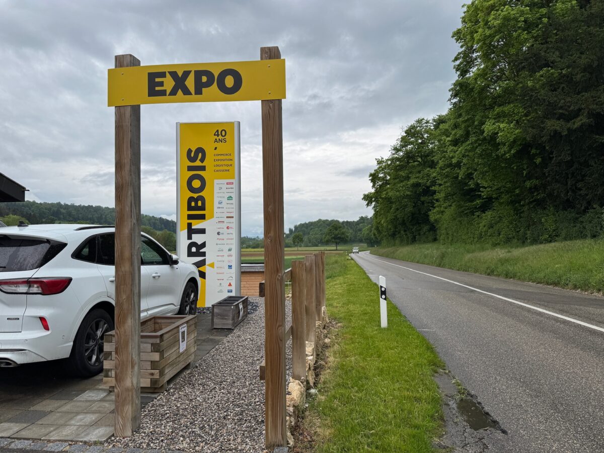 Panneau, enseigne et totem pour Artibois à Porrentruy