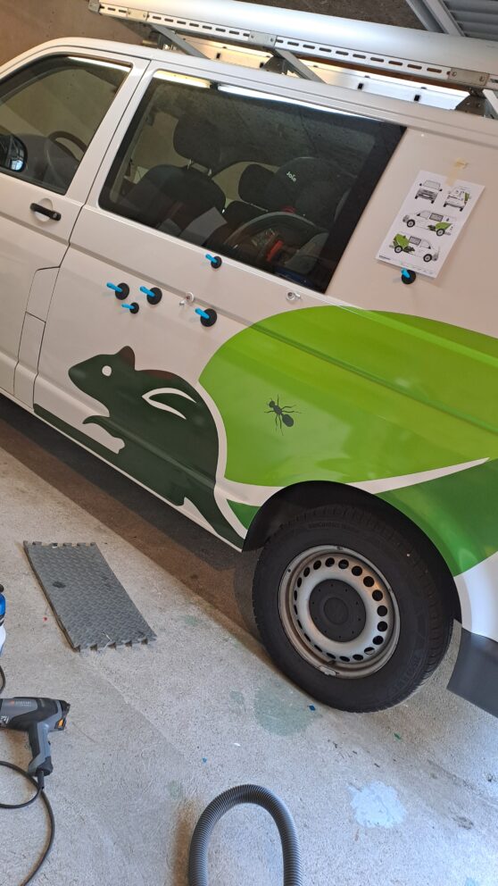 Personnalisation d'un véhicule pour l'entreprise Lehmann EcoProtect Sàrl-1