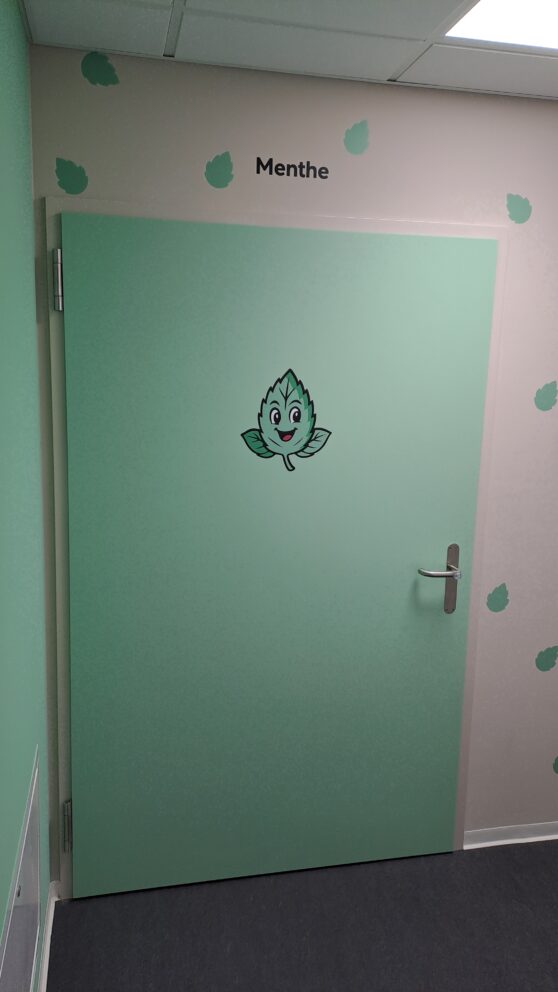 Une signalétique toute en couleur pour la Maison de l'Enfance à Sonceboz-14