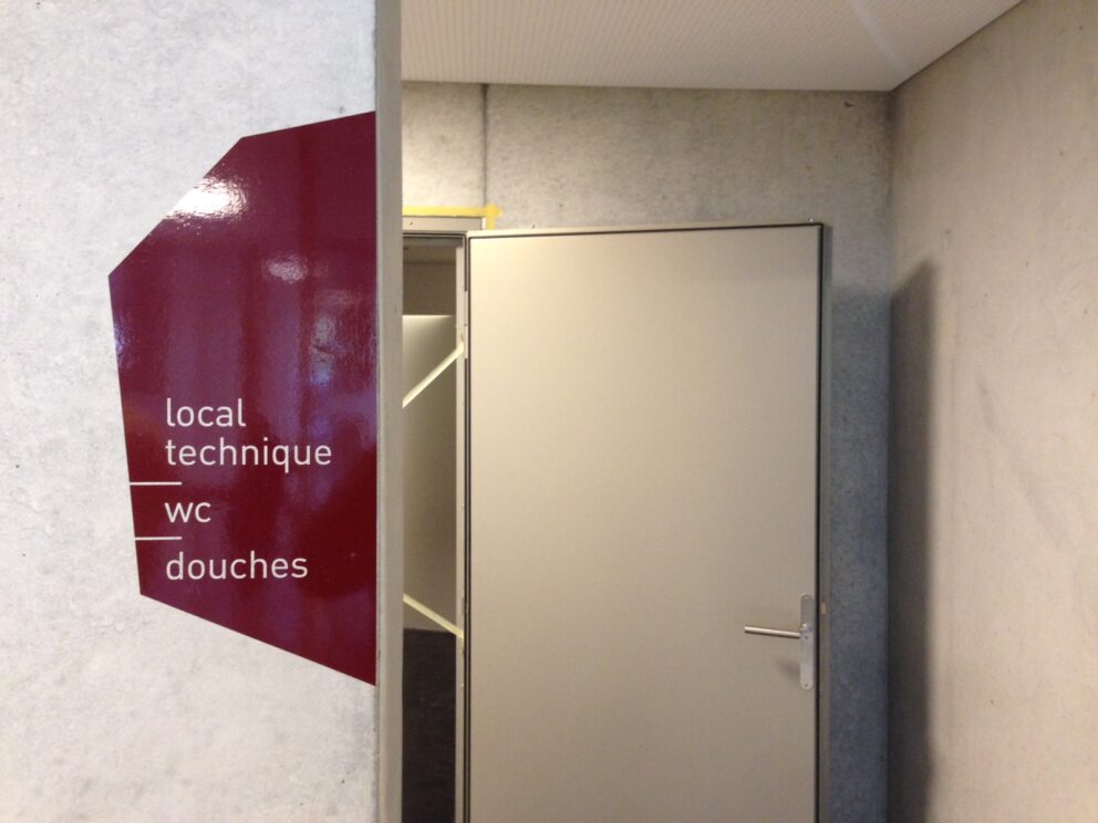 Signalétique sur mesure pour le Polyadès de Delémont-3