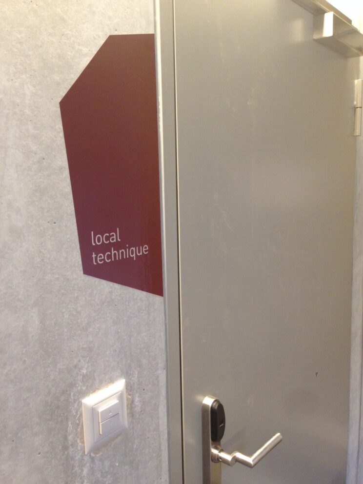 Signalétique sur mesure pour le Polyadès de Delémont-11