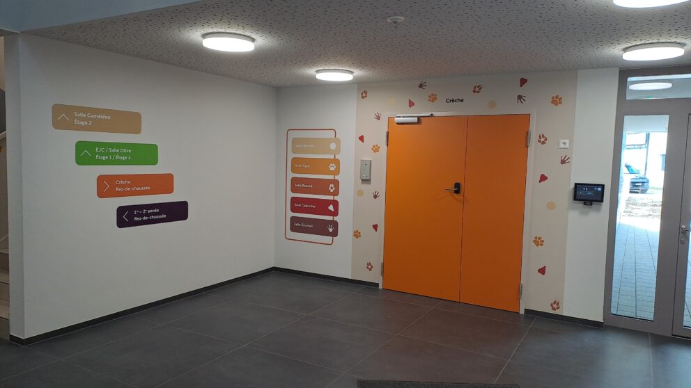 Une signalétique toute en couleur pour la Maison de l'Enfance à Sonceboz-3