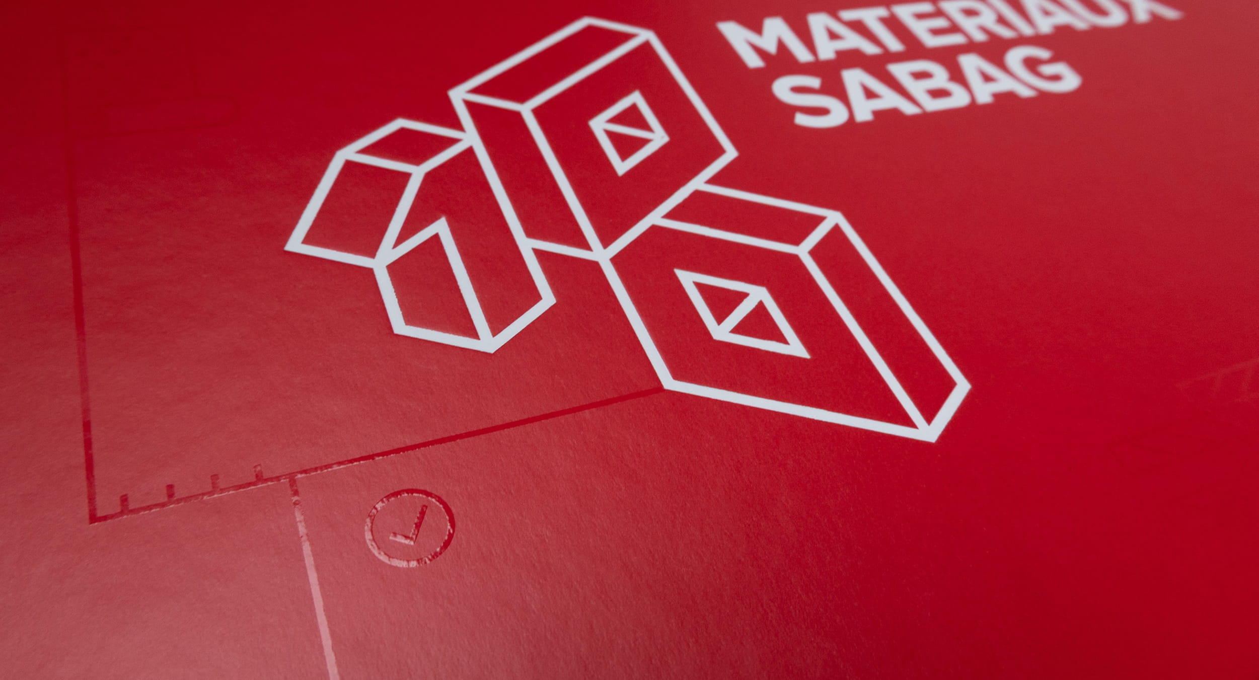 Conception et mise en page d’un livre anniversaire retraçant 100 ans d’histoire des Matériaux Sabag.